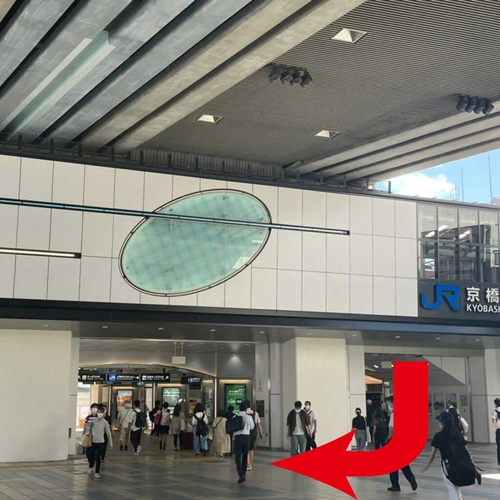 ③JR京橋駅を出て右折
